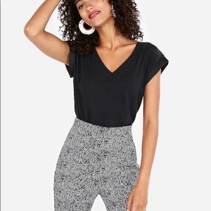 EXPRESS (EUC) 4 pack Silky V-Neck Gramercy Tee